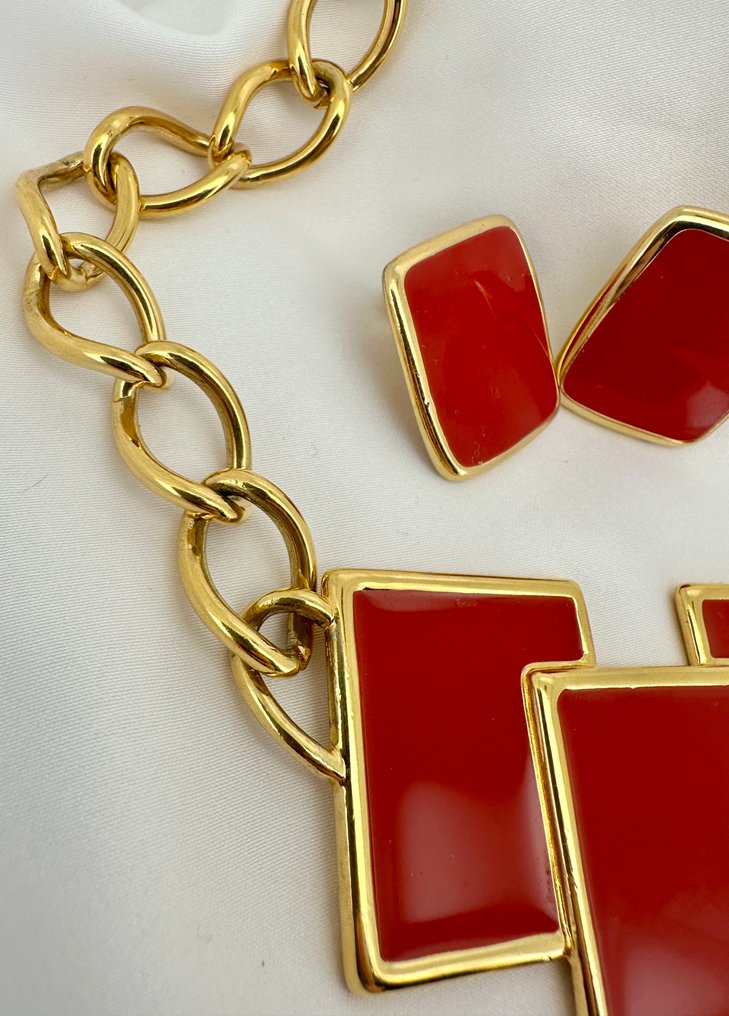 Monet - Plaqué or, “Contempora” Collection – Red Enamel Geometric Demi-Parure – 1972 - Parure #3.2