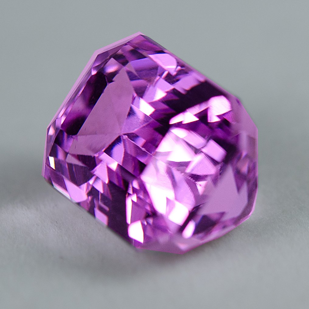 Rózsaszín Kunzit - 13.70 ct - Nemzetközi Gemmológiai Intézet (IGI) #2.1