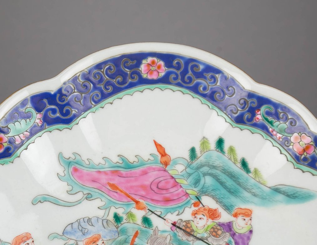 Μπολ - Footed trilobe bowl with warriors decoration - Πορσελάνη #1.0