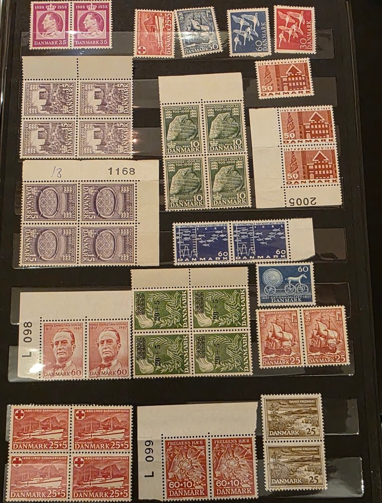 世界 1926/1996 - 2个相册（64页），内含未使用的邮票——许多邮票具有高CAT估价。 #4.3