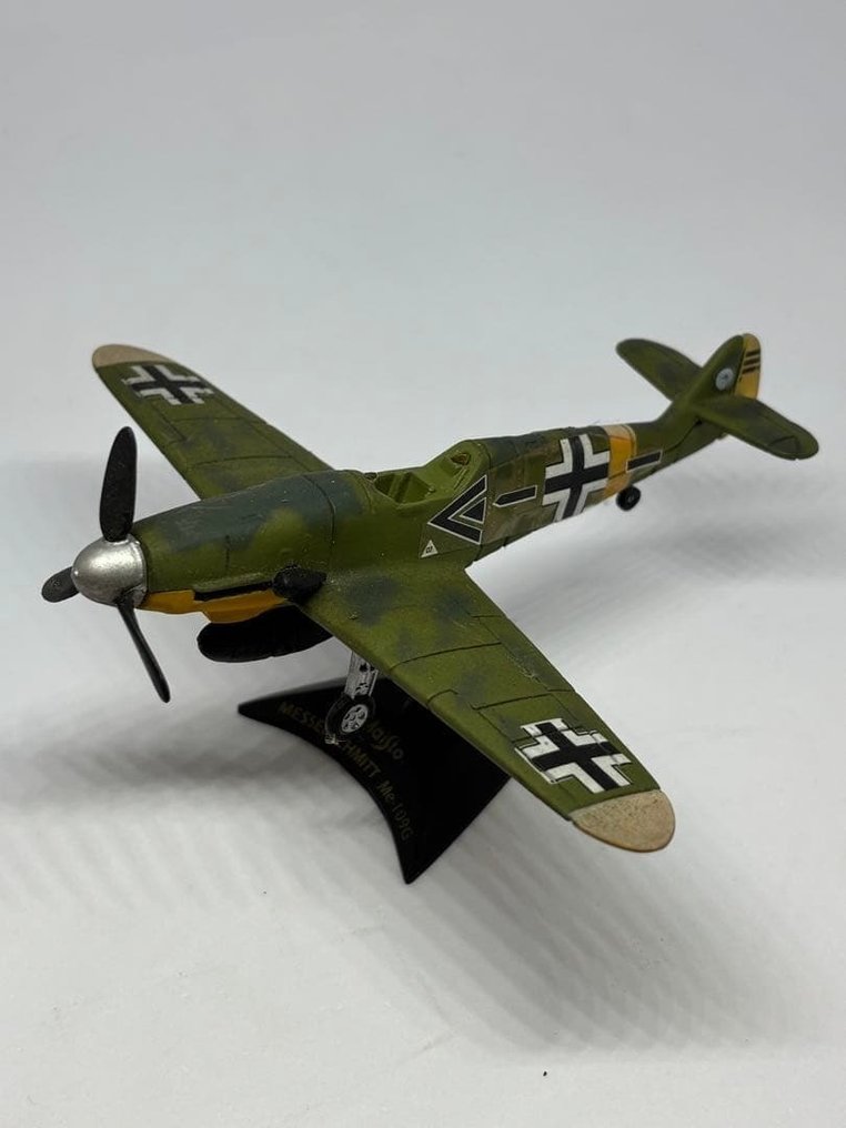 Maisto 1:72 - Πολεμικό αεροπλάνο (4) - Various WWII Fighter Planes (Spitfire Mk II, F4U-1D Corsair, Me-109G, F6F Hellcat) #2.1