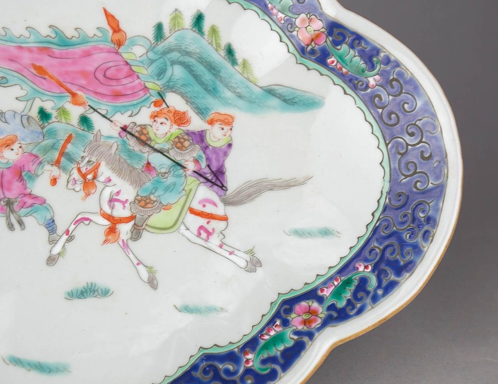 Μπολ - Footed trilobe bowl with warriors decoration - Πορσελάνη #4.3