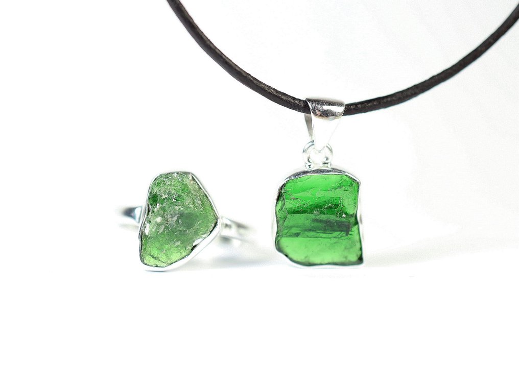 Cromdiopsídeo Conjunto de anel + pingente / bruto / novo- 5.98 g - (2) #1.0