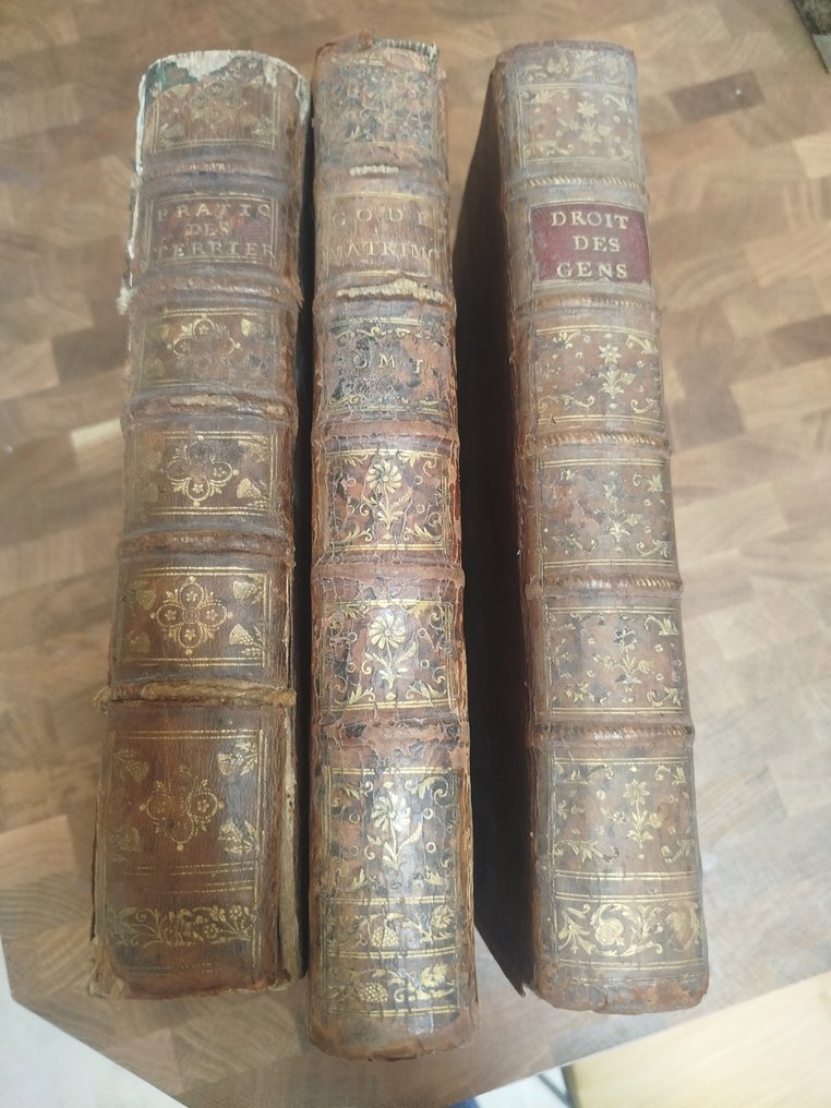 Edme de la Poix de Fréminville; M. de Vattel; Auteur anonyme (Code Matrimonial) - Ensemble de trois ouvrages juridiques: La Pratique Universelle; Code Matrimonial; Le Droit des Gens - 1746-1777 #1.0