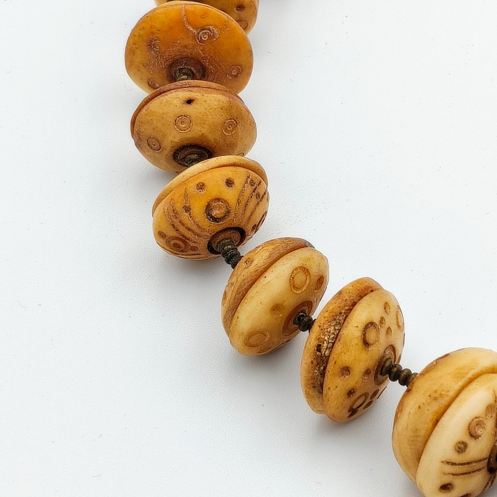 Δυτικά Ασιατικά Οστό Σπάνια σκαλιστά κομμάτια από οστό με φυλαχτά και διακόσμηση του Σύμπαντος. - 38 cm #2.1