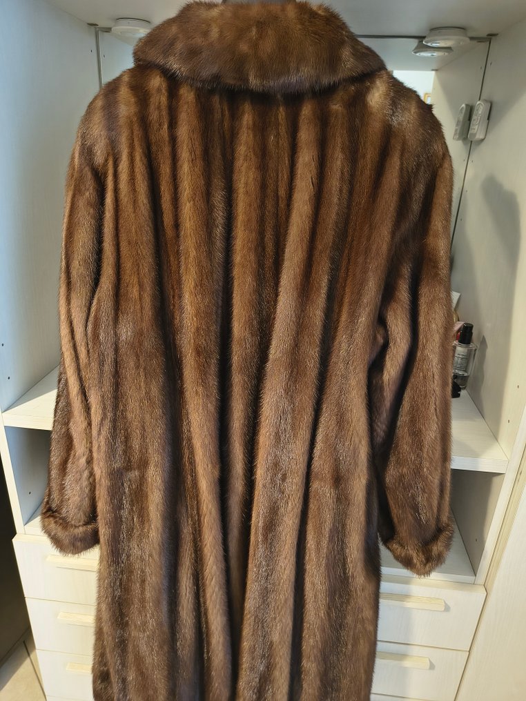 Artisan Furrier - Γούνινο παλτό #1.0