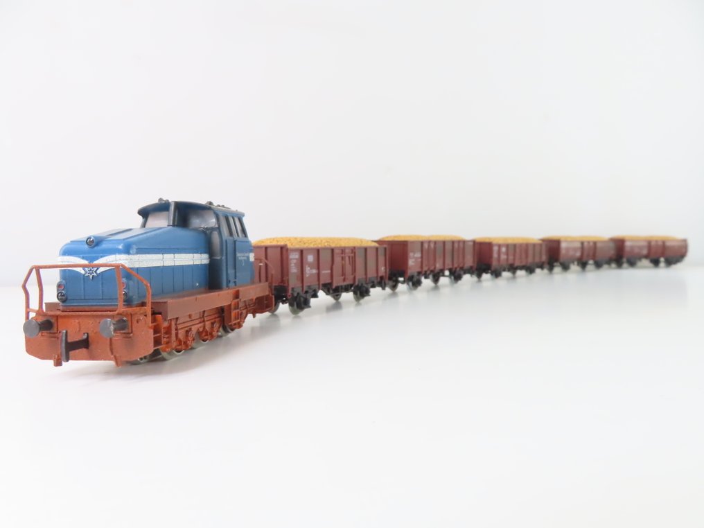 Märklin H0 - 2861 - Train set (1) - 7-piece set with Henschel diesel locomotive, open high-sided wagons loaded with sugar beets, and - Suddeutsche Zucker AG #1.0