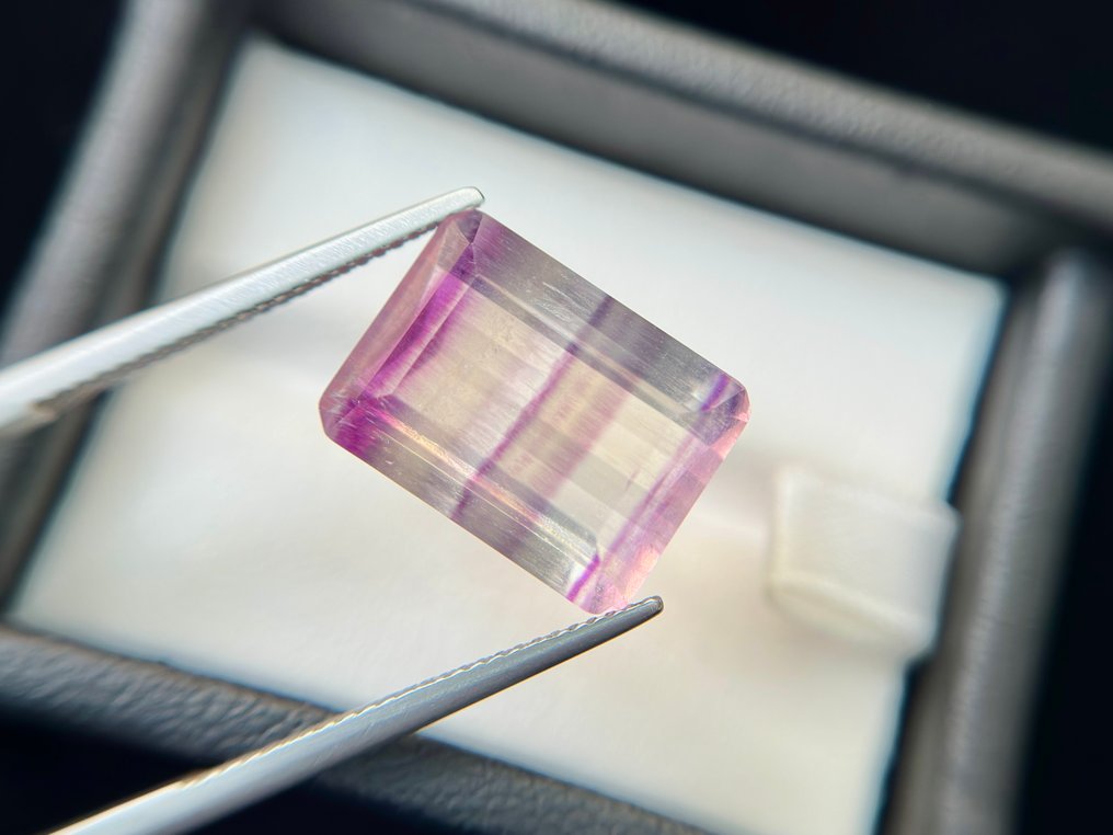 No reserve price - 1 pcs Multicolour Fluorite - 14.74 ct - International Colored Gemstone Association (ICA GemLab) - FLAWLESS MULTIPLE-COLORS #1.0