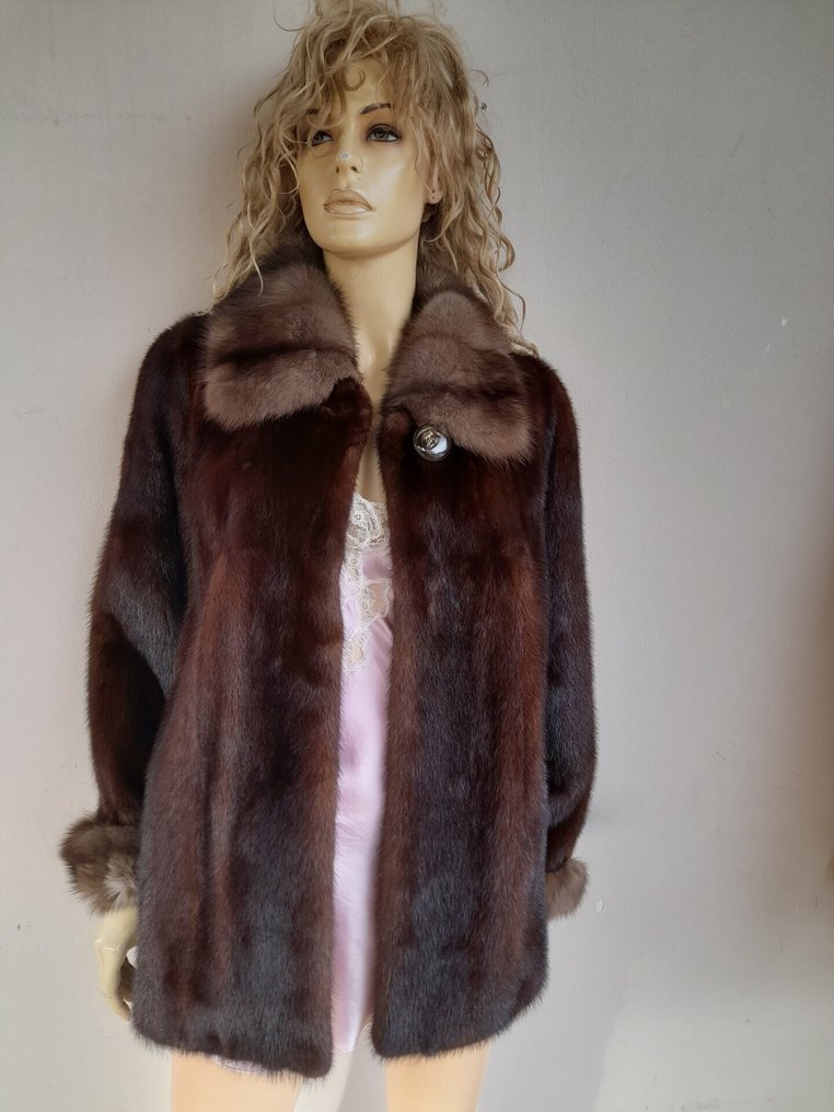 Saga Furs - 皮毛大衣 #2.1