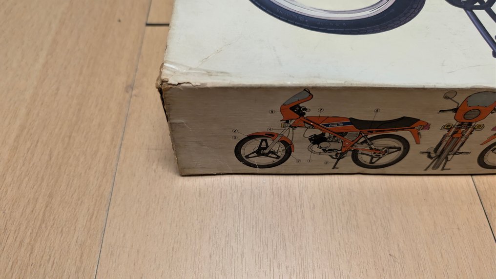 Tamiya 1:6 - Model motorcycle - Honda MB50Z - Honda MB50 - Tamiya 16014. The MB50 was first released in April 1979. It is a fast motorcycle. #1.0