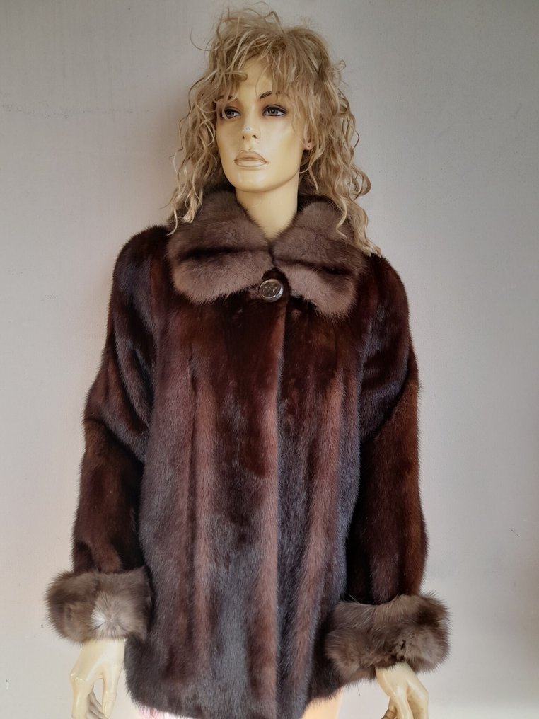 Saga Furs - 皮毛大衣 #1.0