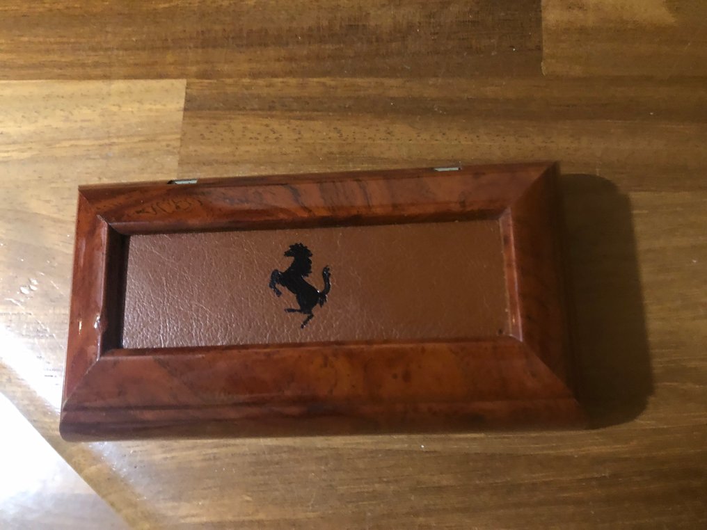 Fermasoldi ze stali z vintage'owym pudełkiem Ferrari z drewna i brązowej skóry. - Ferrari - 1990 #4.3