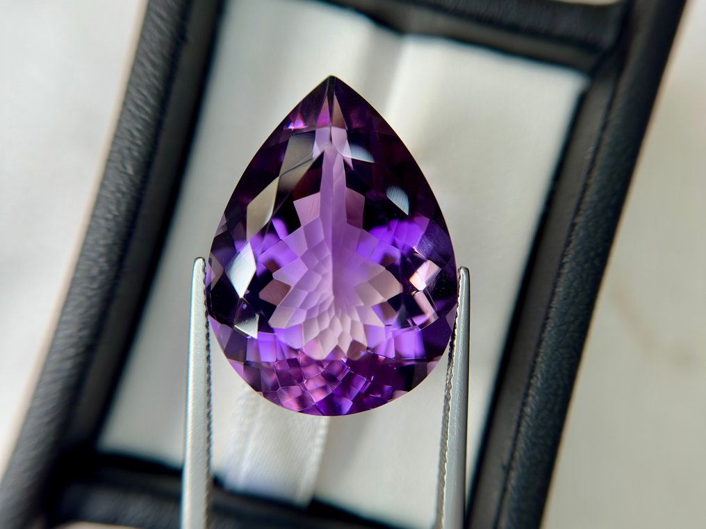 Ingen reservasjonspris - 1 pcs Lilla Ametyst - 32.43 ct - Internasjonal forening for fargede edelstener (ICA GemLab) - Elegant lilla ametyst #1.0