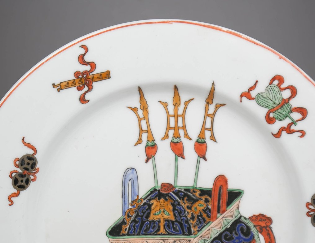 盤子 - decorated with precious objects - 瓷器 #1.0