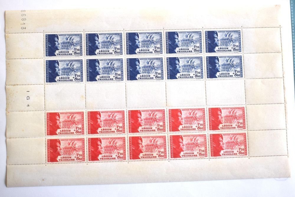法國  - 2 张完整的页数，编号为 LEGION TRICOLORE 1942 - 20 对 NSC - Yvert n° 565 / 566 #1.0