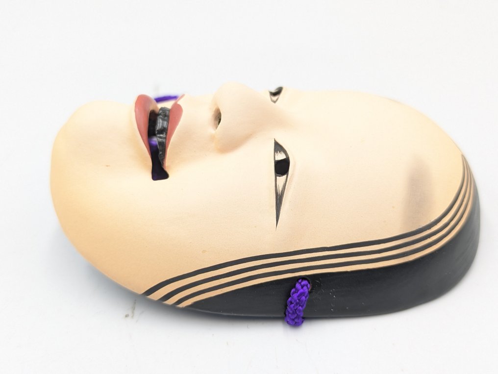 能面/「小面」 二条掬月作 日本能面面具“Ko-omote”由二条掬月手工雕刻木制面具 - 二条掬月 - 手工雕刻木材、多彩颜料、漆面背面 - 日本 - Shōwa period (1926-1989) #3.2