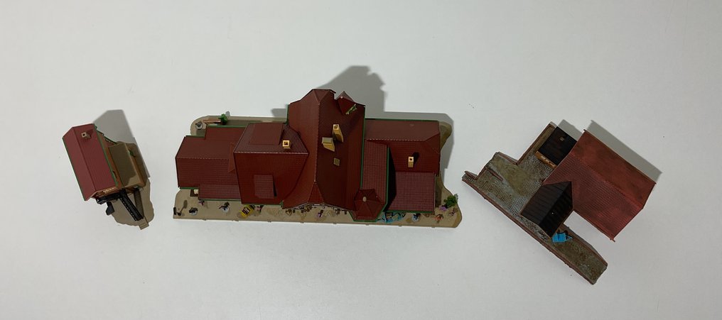 Kibri, Vollmer N - Model train scenery (3) - Neuffen station with a goods shed and a railway signal box. #2.1