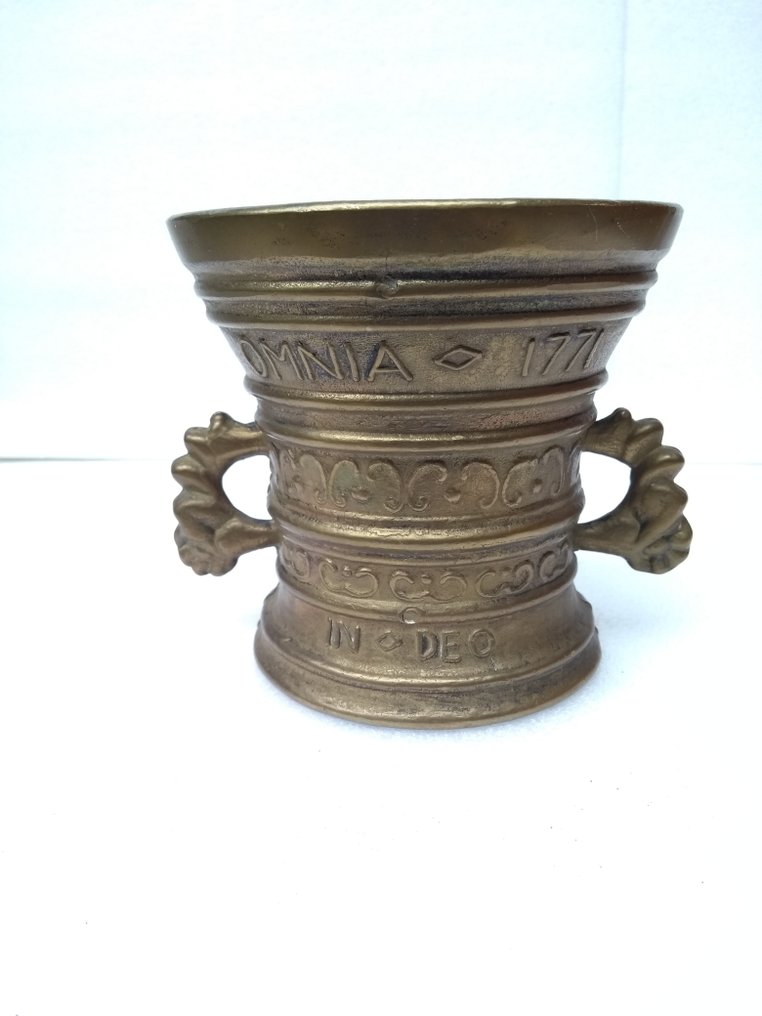 Reich verziert - Γουδί και γουδοχέρι (2) -  Η αγάπη νικά τα πάντα - Χυτός ορείχαλκος - με λαβές #1.0