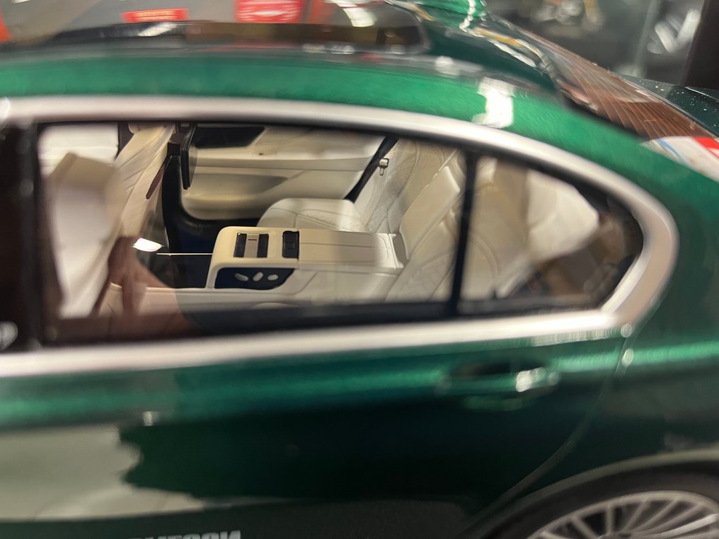 GT Spirit 1:18 - Modellbil - BMW Alpina B7 SALOON #2.1