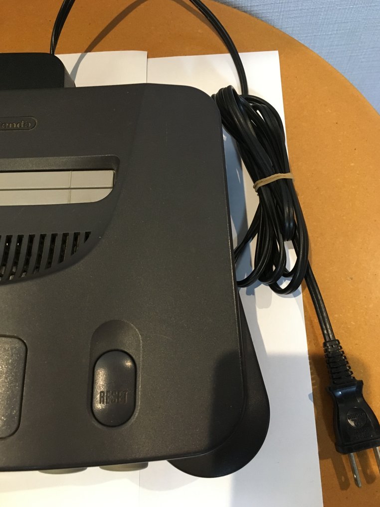 Nintendo - N64 - Nintendo 64 console with controller, AV cord, and power cable. Japanese version. - Video game console #3.2