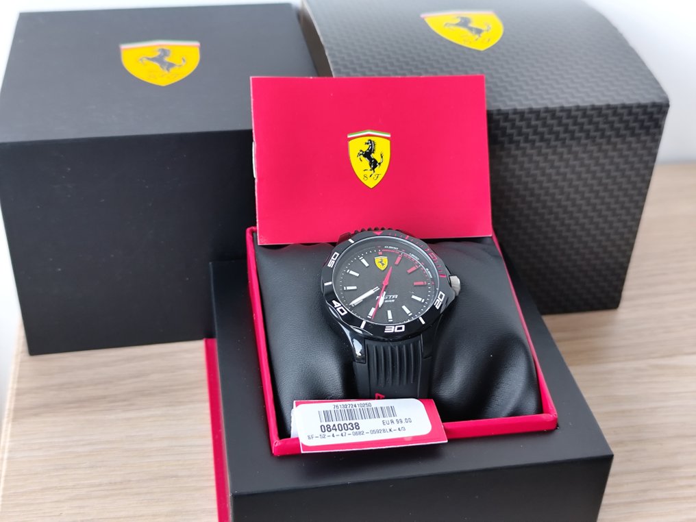 Watch - Ferrari - Pista - 2023 #1.0