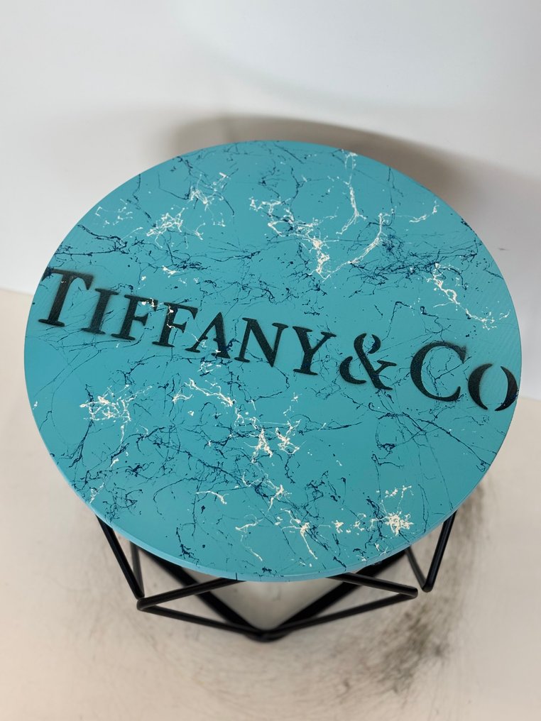 Rob VanMore - Tea-Time on Tiffany & Co. Table - ø40cm #2.1