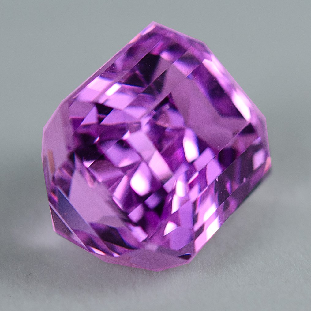 Rózsaszín Kunzit - 13.70 ct - Nemzetközi Gemmológiai Intézet (IGI) #3.2