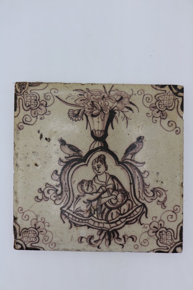Tile - Woman with child, vase with flowers, singing birds, corner motif with quarter rose window. - Fabriek Aalmis - 1730-1790 - Cartouche tile #1.0