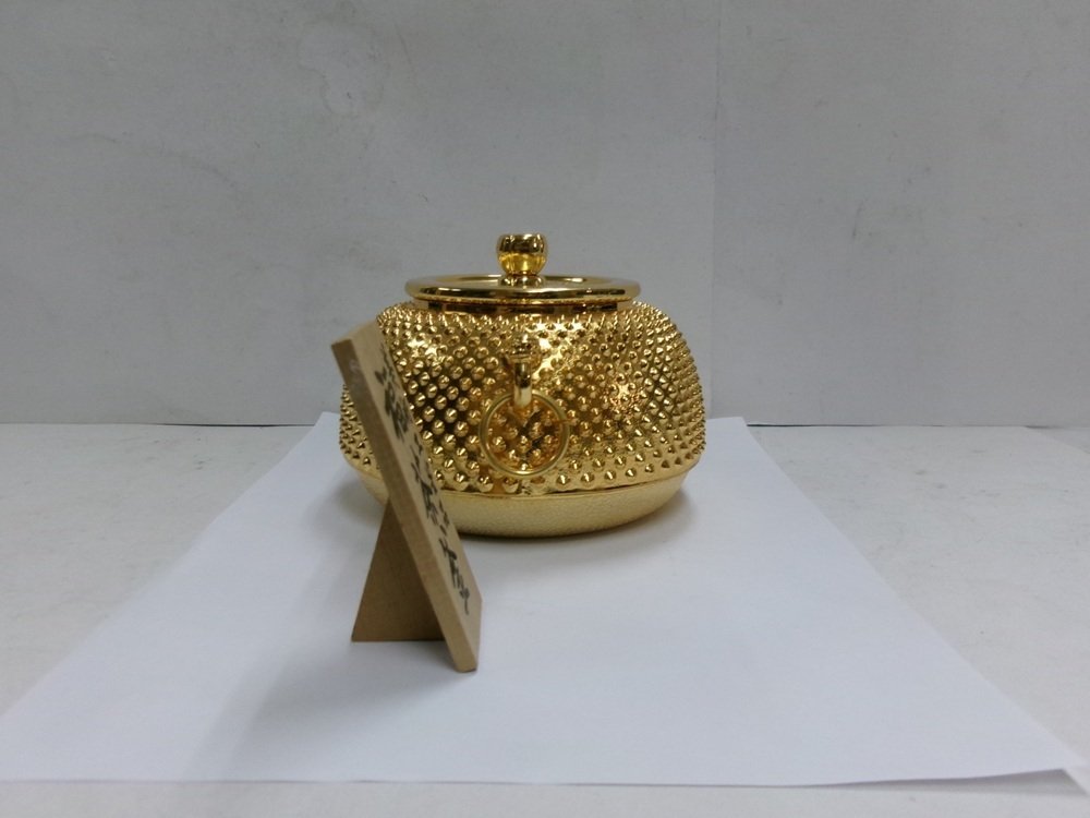 茶壺 - 金属工艺品、茶壶、金色饰品和冰雹图案。 #2.1