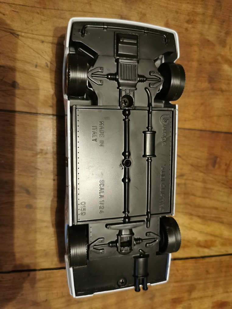 Burago 1:24 - Model car  (6) #1.0