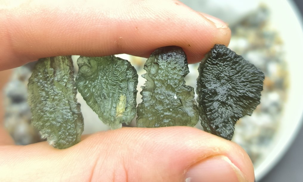 Moldavite Moldavites from Chlum, South Bohemia - Height: 26 mm - Width: 16 mm - 15.8 g - (8) #3.2