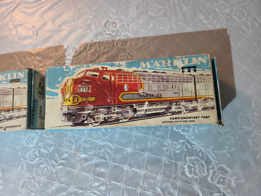 Märklin H0 - 4060 / 3060 - Diesel locomotive (2) - Motorless attachment for Märklin 3060; in its original box; light signs of use and damaged - Santa Fe #2.1