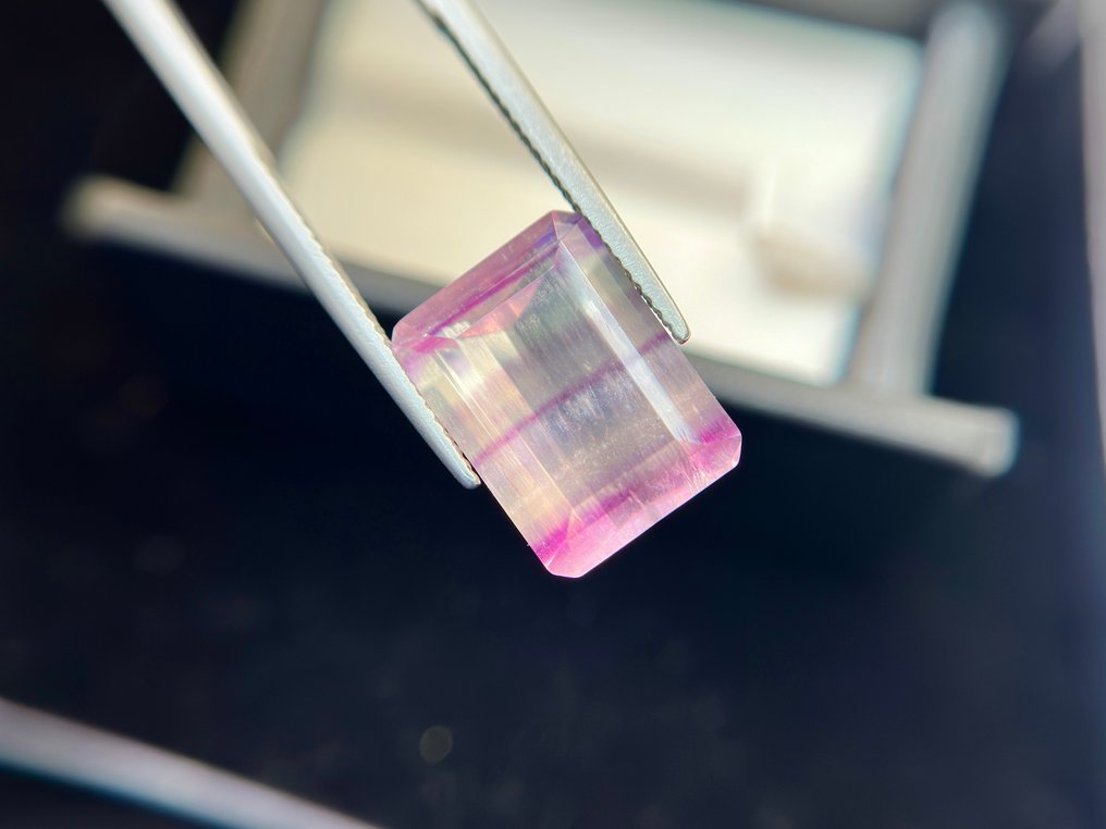 No reserve price - 1 pcs Multicolour Fluorite - 14.74 ct - International Colored Gemstone Association (ICA GemLab) - FLAWLESS MULTIPLE-COLORS #4.3