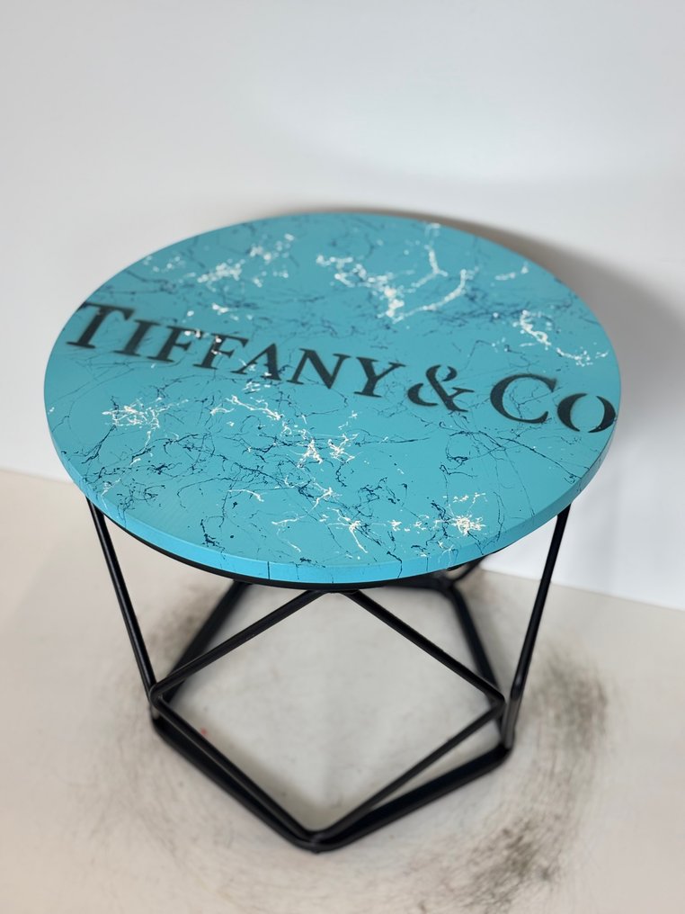 Rob VanMore - Tea-Time on Tiffany & Co. Table - ø40cm #1.0
