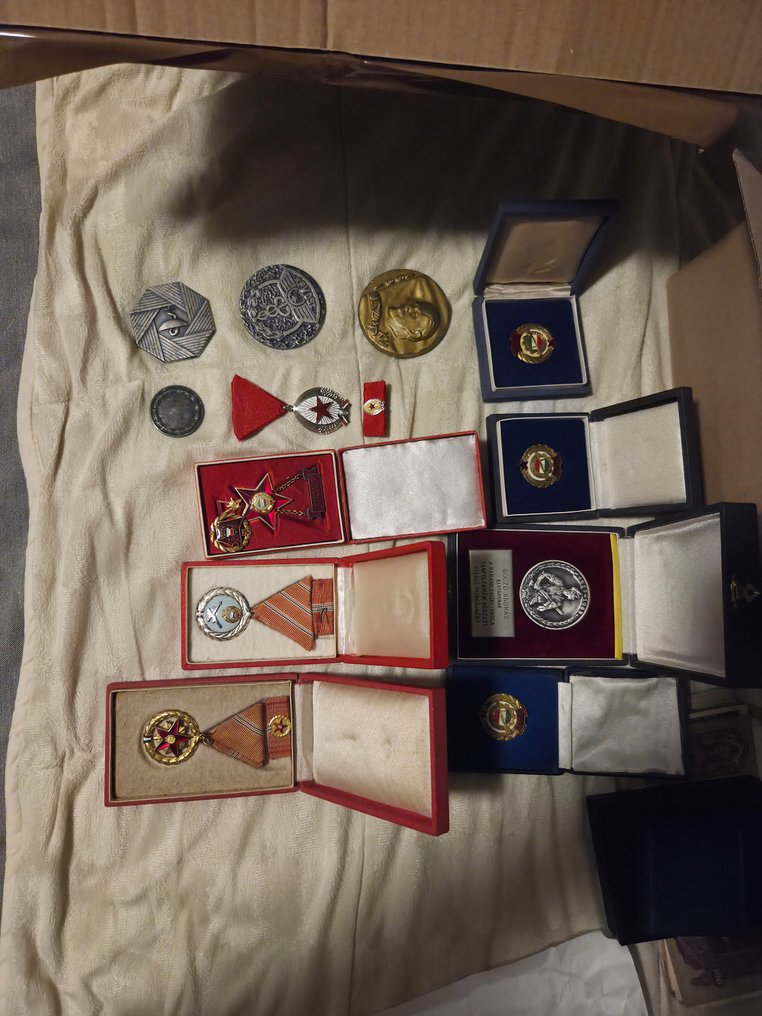 Ungheria. Collection of coins, banknotes, sets, shares, military items, memorabilia, etc. #2.1