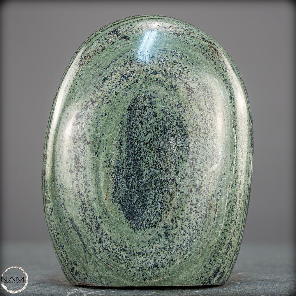 Natural banded Kambaba Jasper freeform. Gentle grounding in an elegant, flowing freeform.- 1505.51 g #4.3