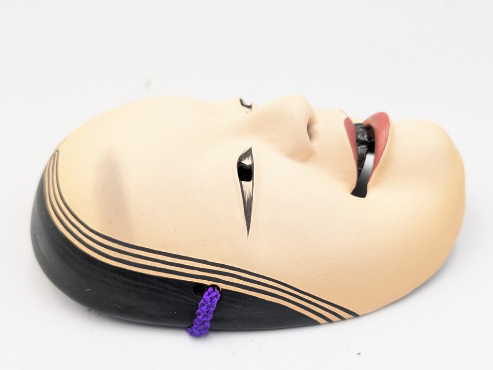 能面/「小面」 二条掬月作 日本能面面具“Ko-omote”由二条掬月手工雕刻木制面具 - 二条掬月 - 手工雕刻木材、多彩颜料、漆面背面 - 日本 - Shōwa period (1926-1989) #4.3