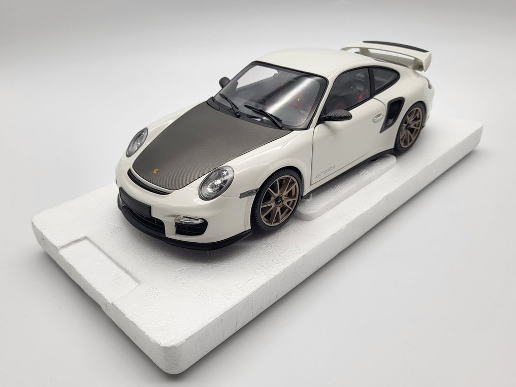 Minichamps 1:18 - Modelbil - Porsche 911 (997) GT2 RS - Begrænset 1/504 #1.0