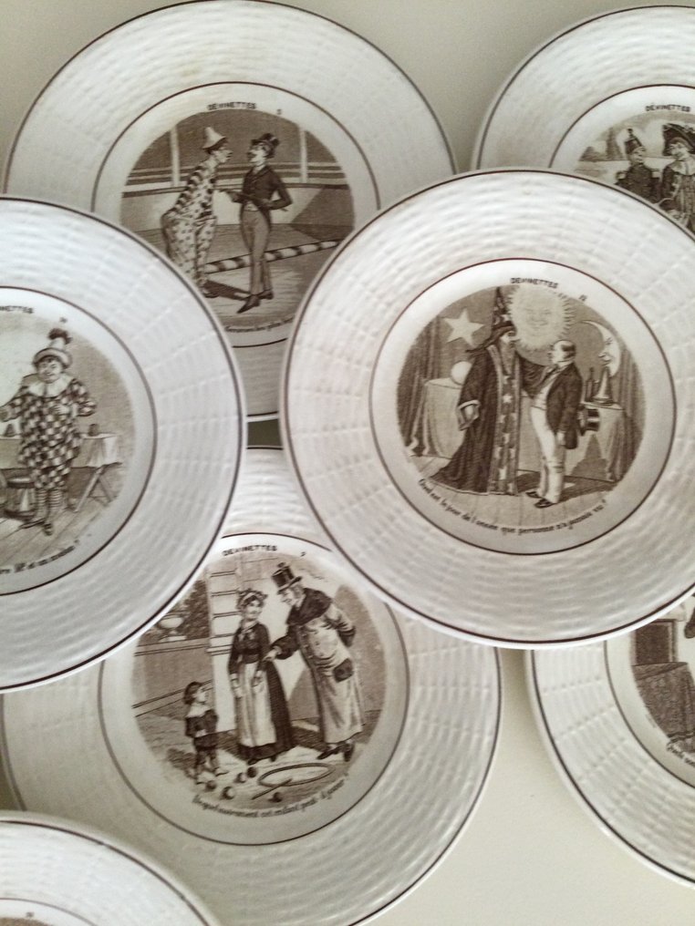Faïencerie Digoin Sarreguemines , 12 assiettes parlantes “Devinettes” - 盘子 (12) - 生动的陶瓷,配有19世纪的细致图案和趣味谜语。 #1.0
