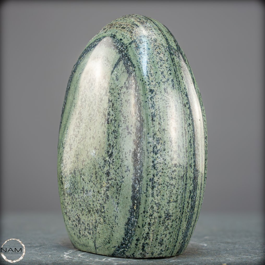 Natural banded Kambaba Jasper freeform. Gentle grounding in an elegant, flowing freeform.- 1505.51 g #1.0