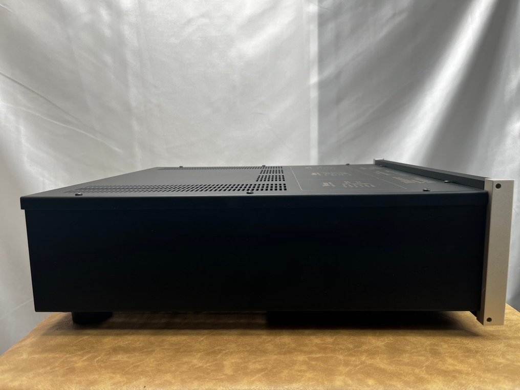 McIntosh - MC152 Tranzystorowy wzmacniacz mocy #2.1