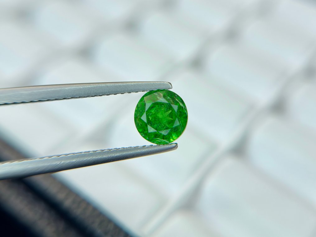 沒有保留價 - 1 pcs 綠色 沙弗來石 - 1.43 ct - 國際有色寶石協會 (ICA GemLab) - 令人惊叹的闪耀绿色 #3.2