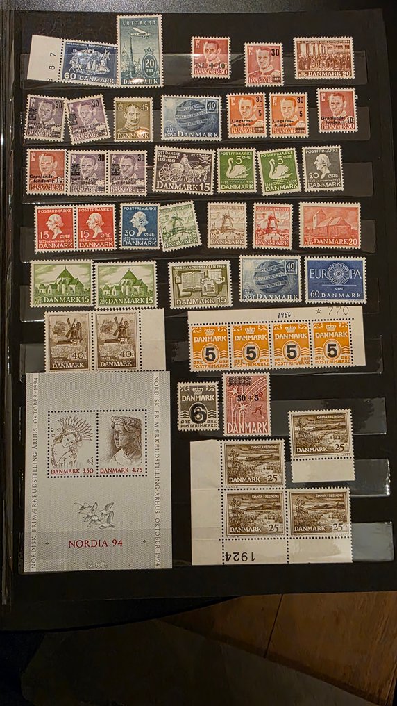 世界 1926/1996 - 2个相册（64页），内含未使用的邮票——许多邮票具有高CAT估价。 #2.1