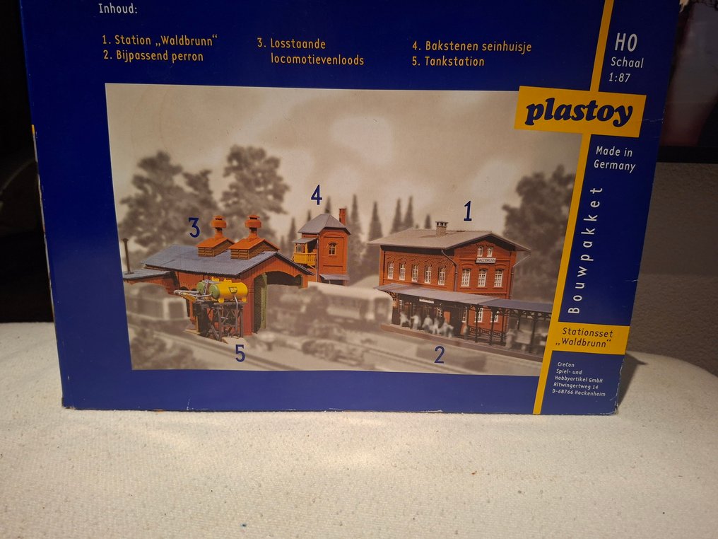 Faller, Plastoy H0 - HO 120147 - Modellino di scenario ferroviario (2) - Set stazioni "Waldbrunn"; 5 kit di case ferroviarie; Made in Germany; confezione visibile e - DB Regio #1.0