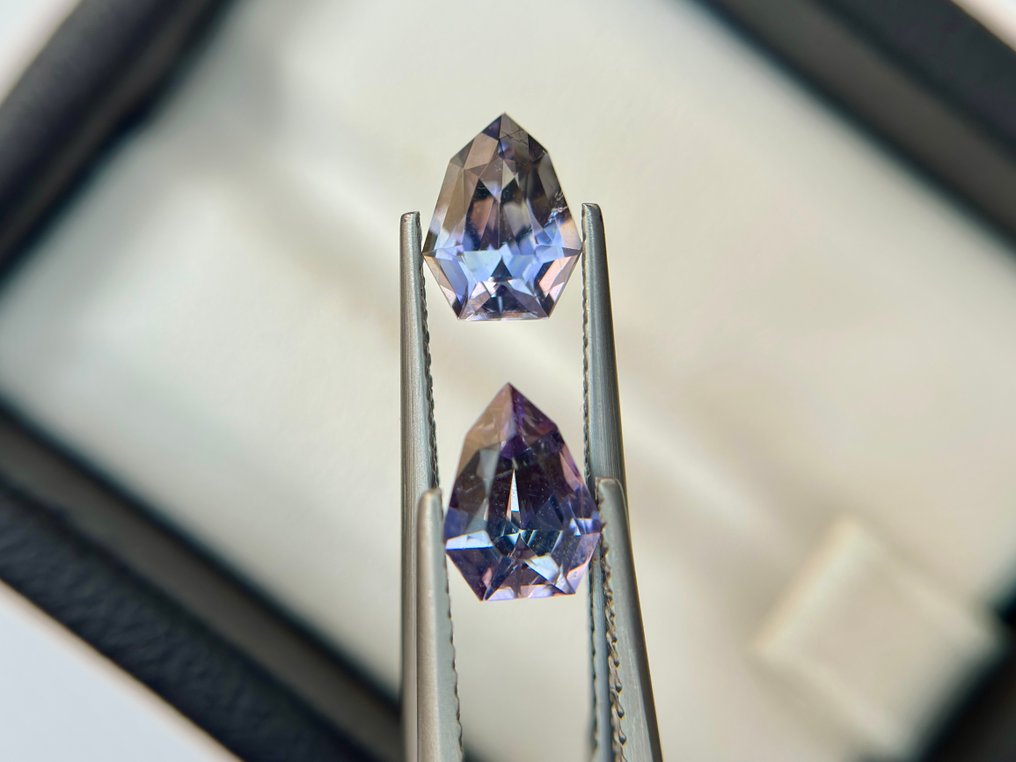 沒有保留價 - 2 pcs 紫羅蘭色 坦桑石 - 1.91 ct - 國際有色寶石協會 (ICA GemLab) - 无热,惊人的搭配 #3.2