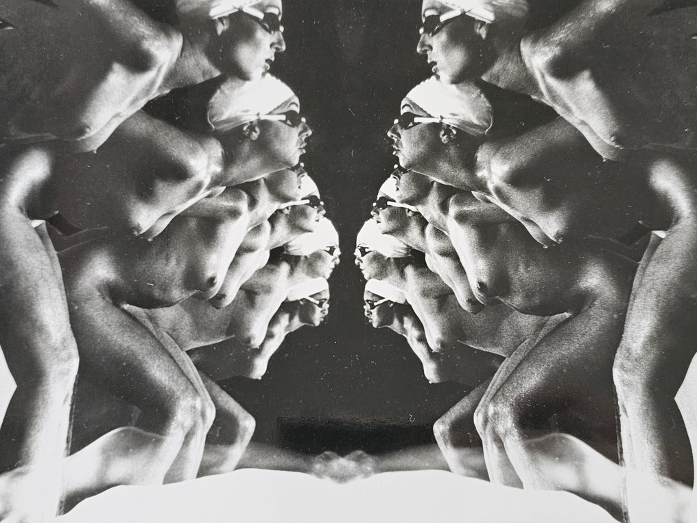 Michael Joseph (1941-) - Dive either way, Pool Ladies for Playboy US, authentic darkroom print on glossy paper #1.0