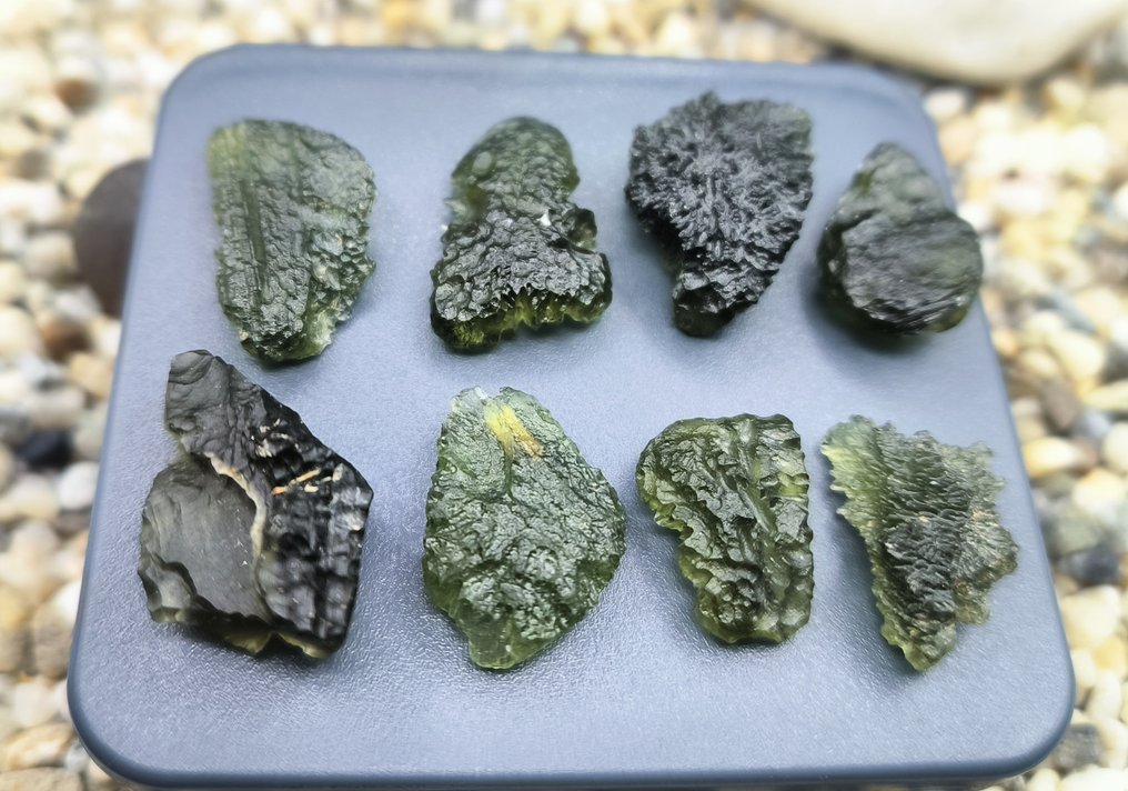 Moldavite Moldavites from Chlum, South Bohemia - Height: 26 mm - Width: 16 mm - 15.8 g - (8) #1.0