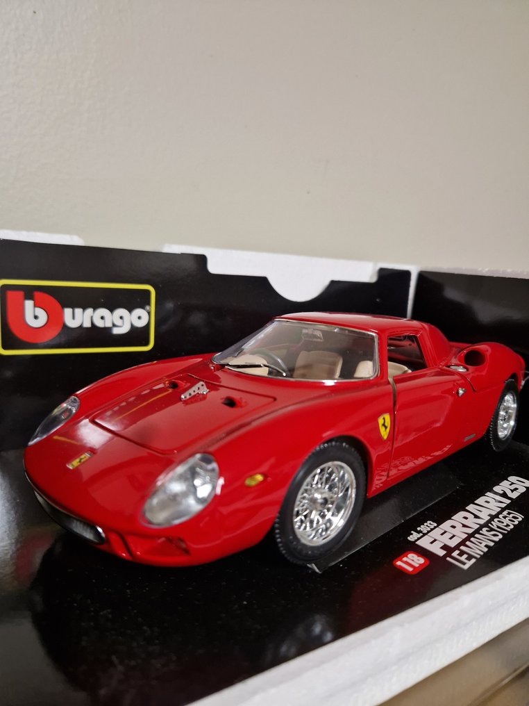 Bburago 1:18 - Model car - Ferrari - 250 lumens #1.0