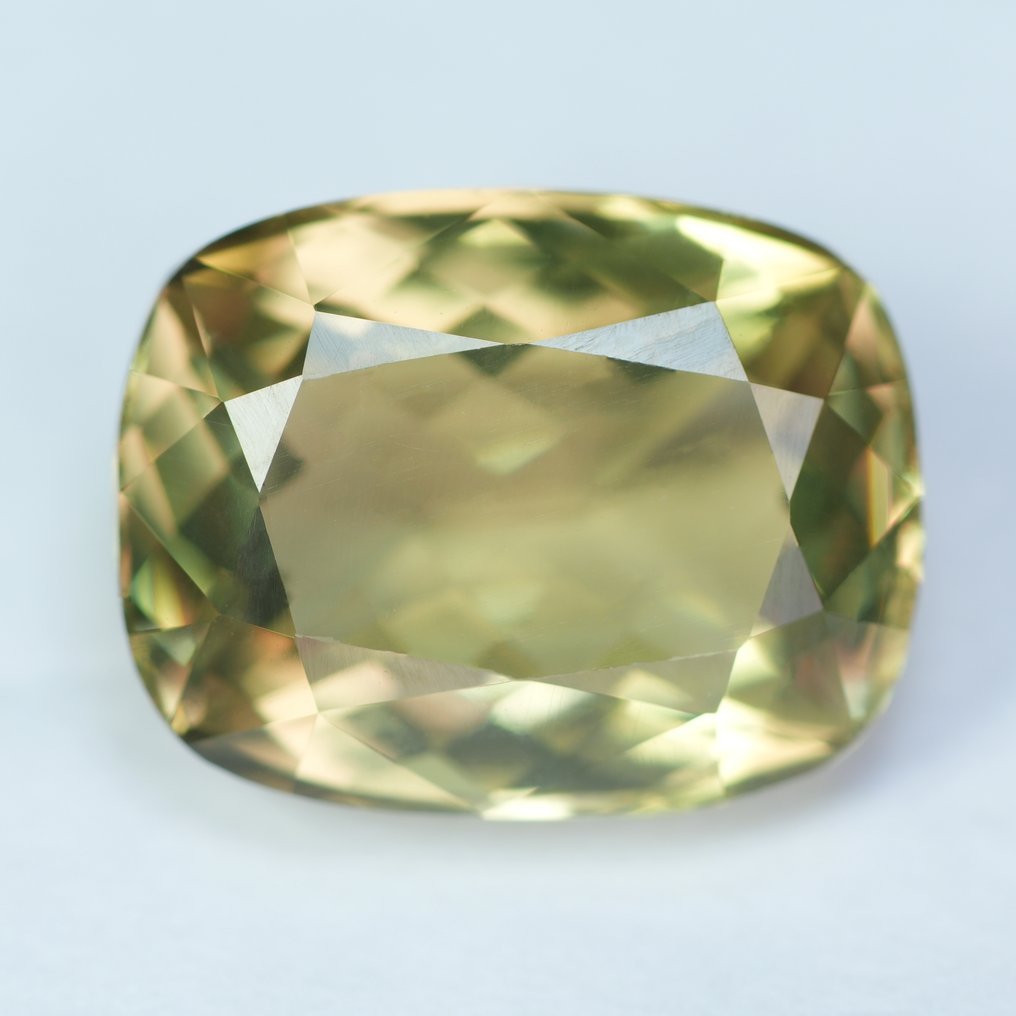 No Reserve Price Yellow, Green, Purple Diaspore - 5.07 ct - International Gemological Institute (IGI) - Finest Rare Color Change #1.0