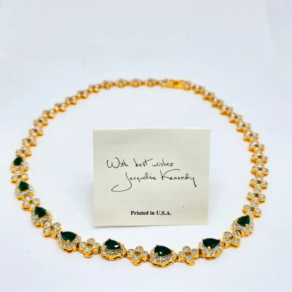 Camrose & Kross - Avajaiset 20. tammikuuta 1961, smaragdinvihreä kristalli, 18 karaatin kullattu. - Kaulakoru - Jacky Kennedy smaragdi #2.1